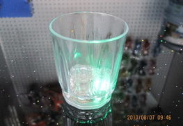派对明星之选 发光酒杯的全方位体验