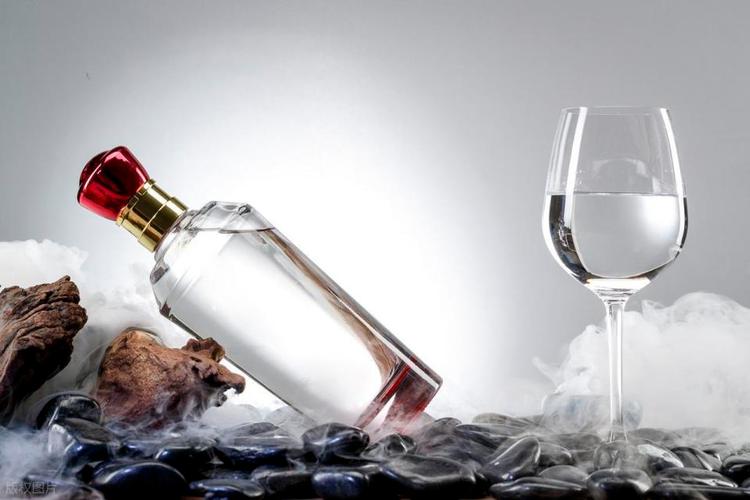 白酒属于蒸馏酒还是发酵酒？一文厘清酒类分类